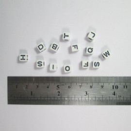 مهره مکعبی سفید حروف انگلیسی