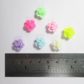خرج کار گل های کوچک پلاستیکی رنگارنگ 