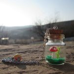 آویز تزئینی خودرو طرح قارچ جنگلی داخل بطری شیشه ای دست ساز برای آویز ماشین و اتاق کودک و نوجوان