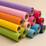 مجموعهای از رولهای کاغذ کشی رنگی در رنگهای متنوع مناسب برای ساخت کاردستی، تزئین بطری شیشهای، جار شیشهای و پروژههای هنری